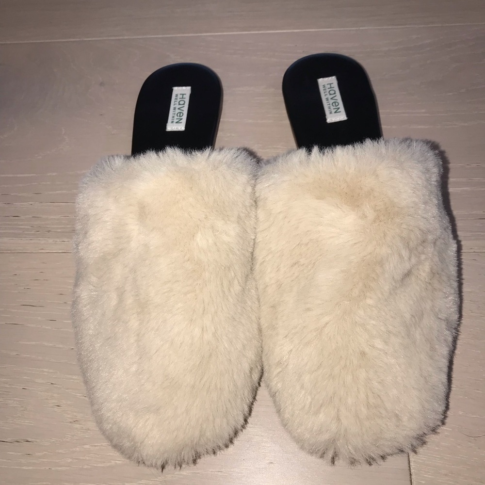 Haven Well Within Cream faux fur  Mules - Women's 7 - Picture 2 of 6